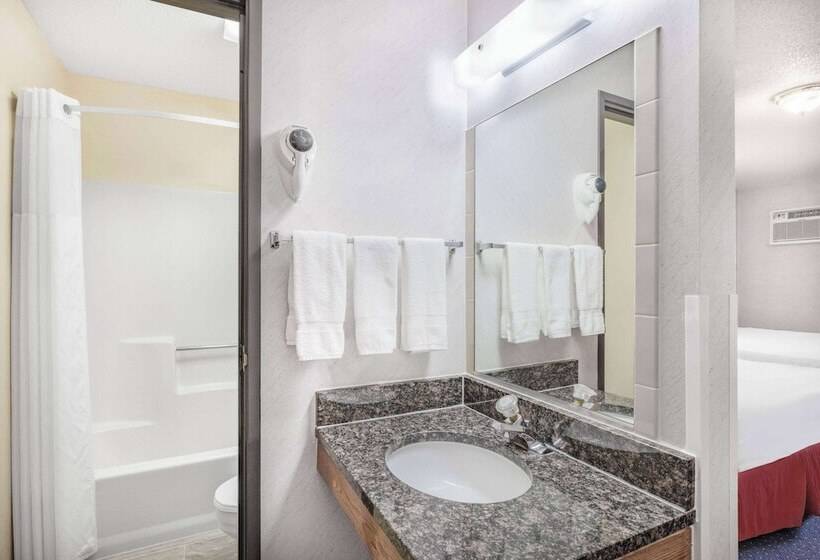 Suite, Days Inn By Wyndham Monticello