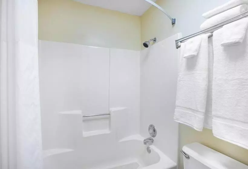 Standard-invahuone King-vuode, Days Inn By Wyndham Monticello