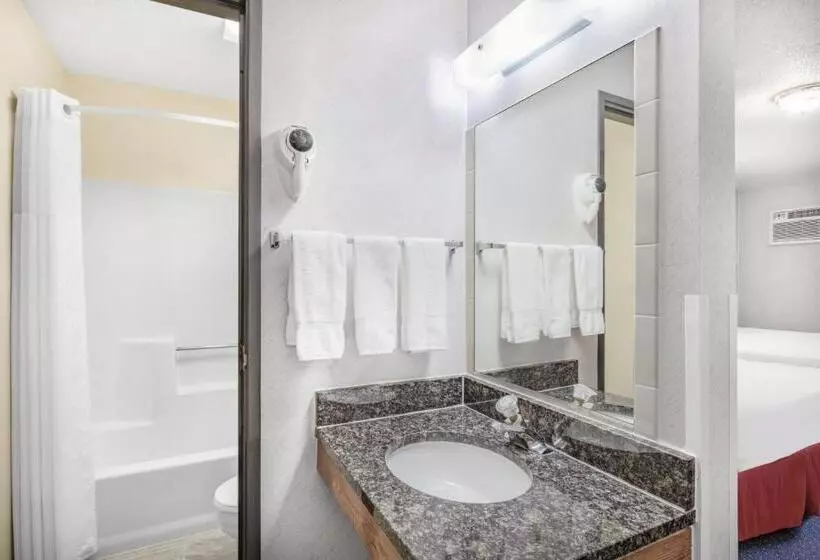 Standard-huone King-vuode, Days Inn By Wyndham Monticello