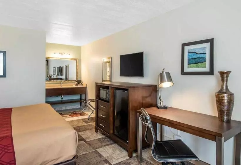 キングサイズベッドのスタンダードルーム, Econo Lodge Oak Grove Blue Springs