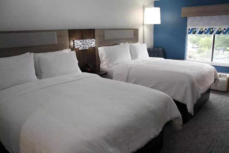 身障者適用クイーンサイズベッドルーム, Holiday Inn Express Rocky Mount Sports Center By Ihg