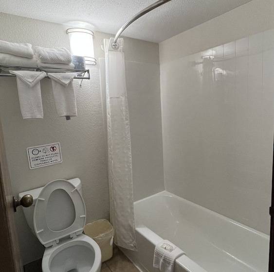 غرفه قياسيه سريرين مزدوجين, Quality Inn Merriam  Kansas City