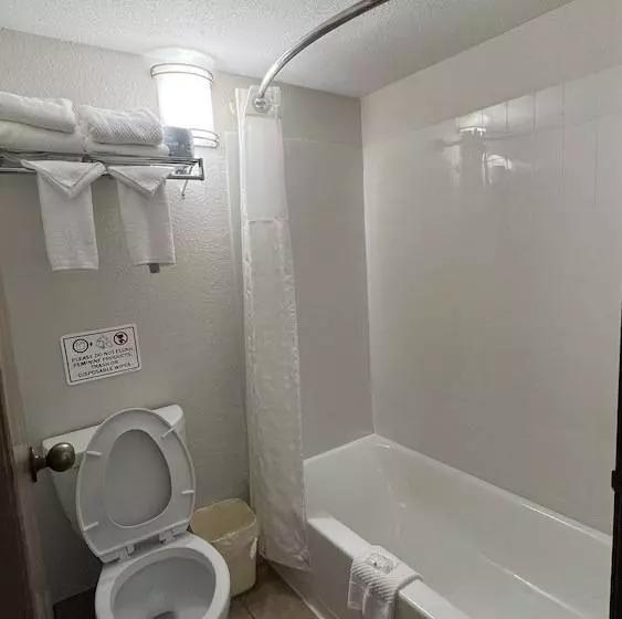２ダブルベッドのスタンダードルーム, Quality Inn Merriam  Kansas City