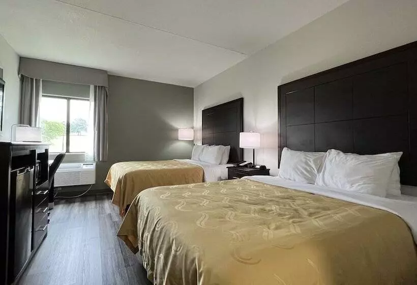 ２ダブルベッドのスタンダードルーム, Quality Inn Merriam  Kansas City