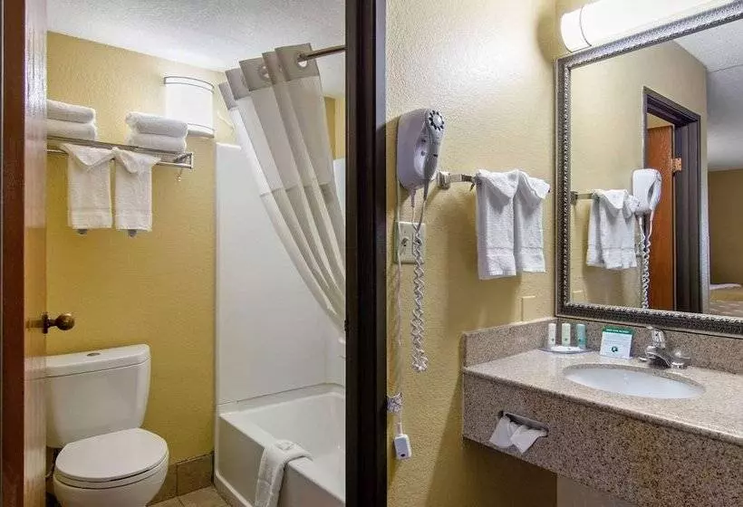 ２ダブルベッドのスタンダードルーム, Quality Inn Merriam  Kansas City