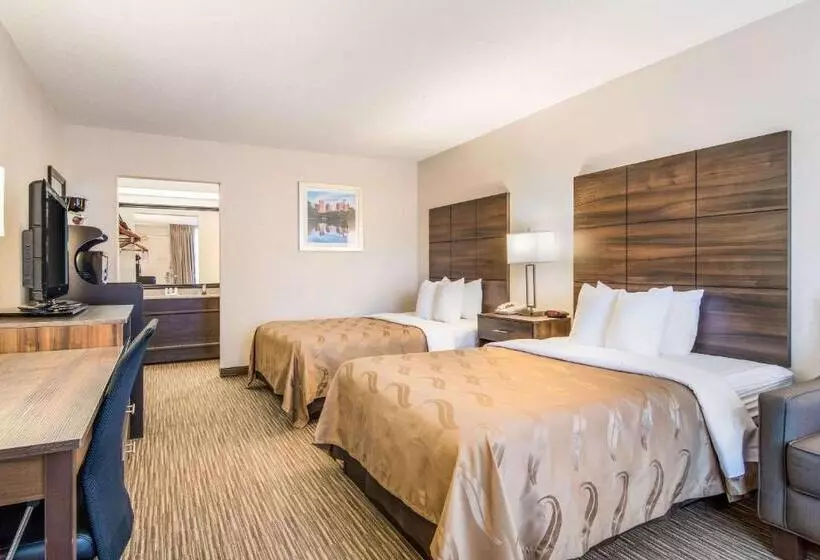 ２ダブルベッドのスタンダードルーム, Quality Inn Suwanee I85