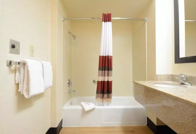 سوئیت با تخت بزرگ, Red Roof Inn San Dimas  Fairplex