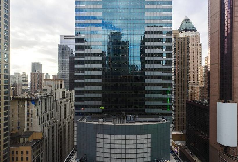 带2个双人床的标准工作室, Renaissance New York Times Square By Marriott
