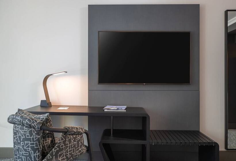 带2个双人床的标准工作室, Renaissance New York Times Square By Marriott