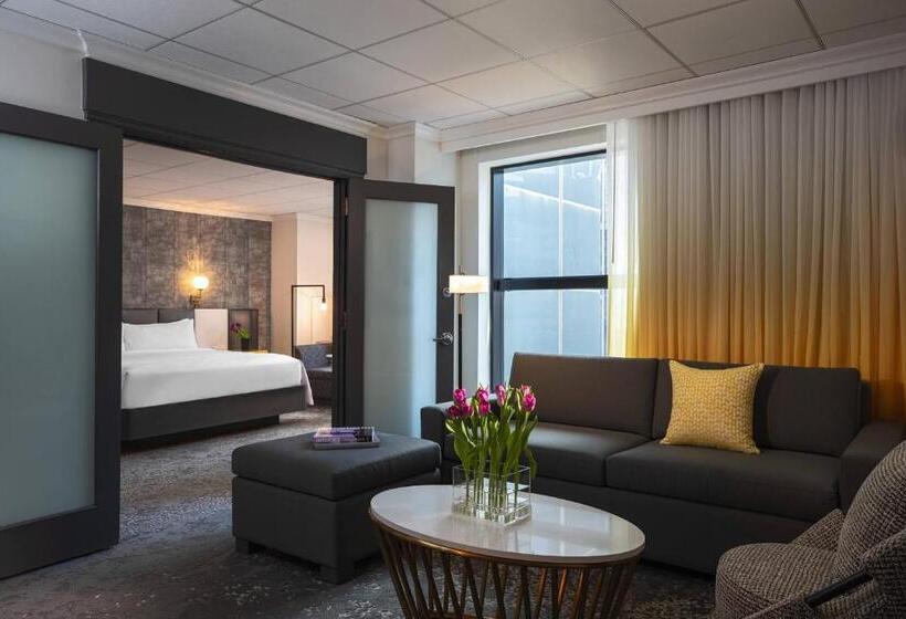 带双人大床的行政管理套房, Renaissance New York Times Square By Marriott