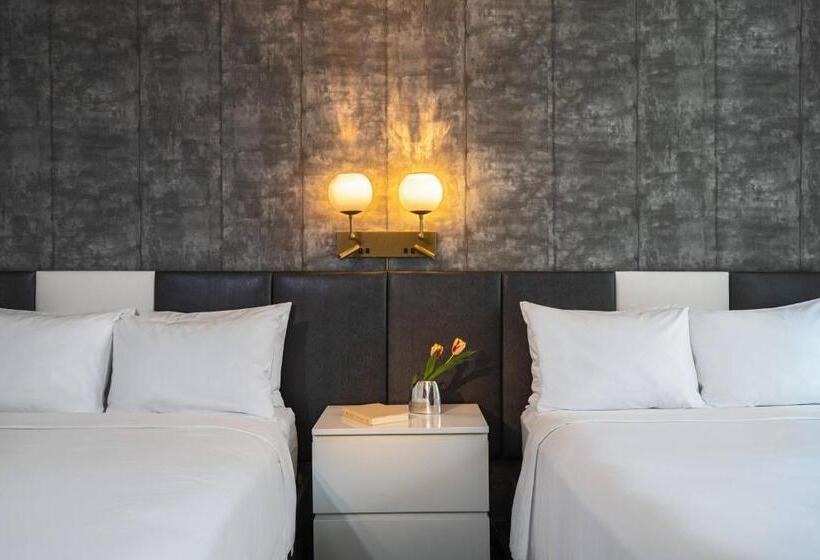 带2个双人床的标准工作室, Renaissance New York Times Square By Marriott