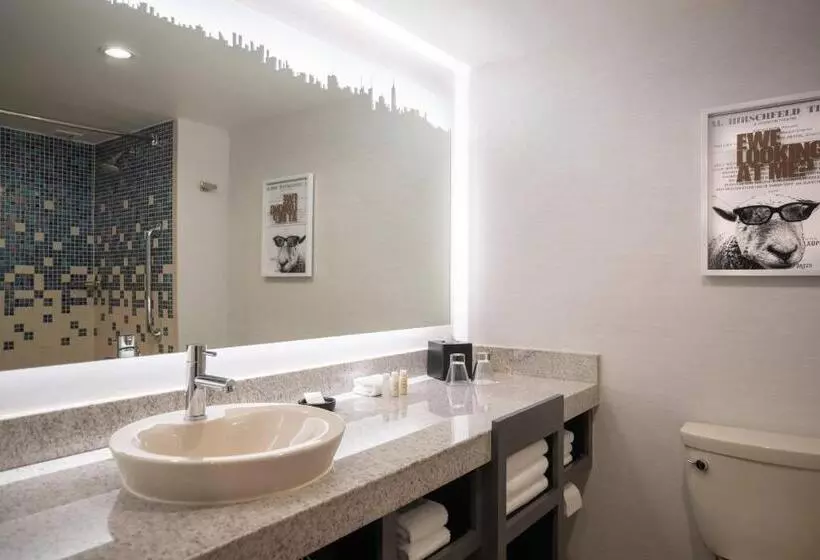 Standard-invahuone King-vuode, Renaissance New York Times Square By Marriott