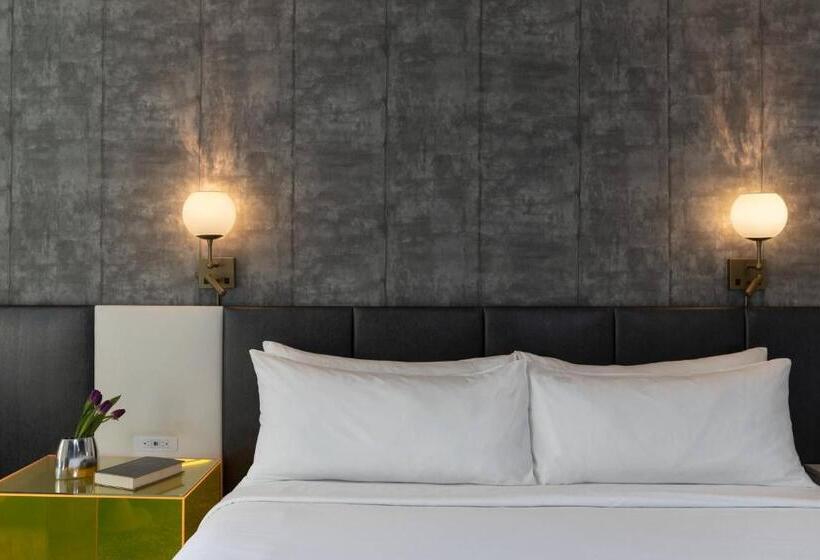 适合残疾人士使用的带超级大床的标准间, Renaissance New York Times Square By Marriott