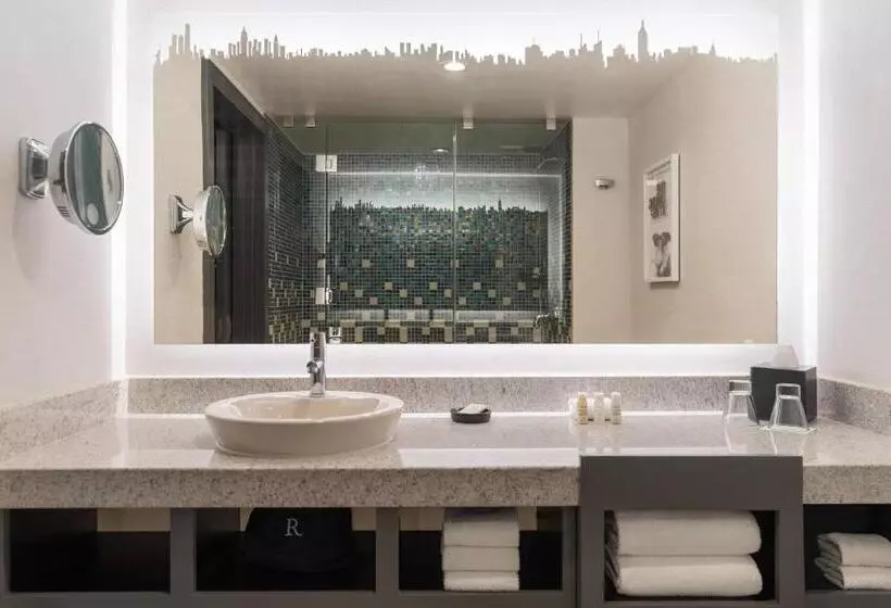 Deluxe-huone Soveltuu Liikuntarajoitteisille, Renaissance New York Times Square By Marriott