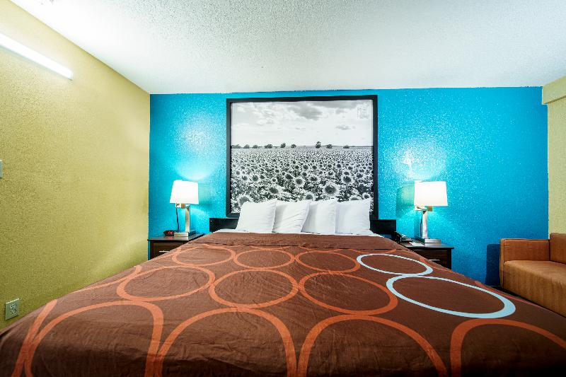 Номер Deluxe Кровать Кинг, Super 8 By Wyndham Wichita Airport West Kellogg