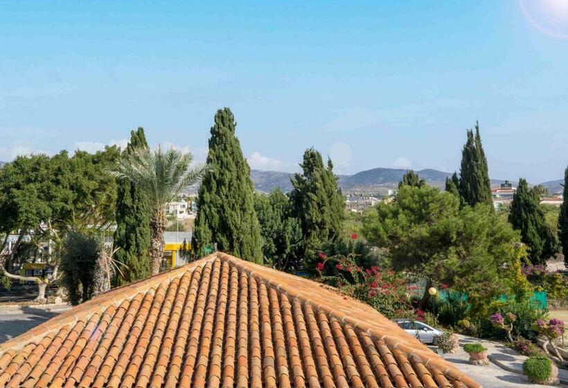 غرفة قياسية مطلة على الجبل, Coral Beach Hotel & Resort Cyprus