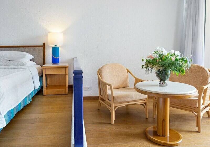 סוויטת ג'וניור, Coral Beach Hotel & Resort Cyprus
