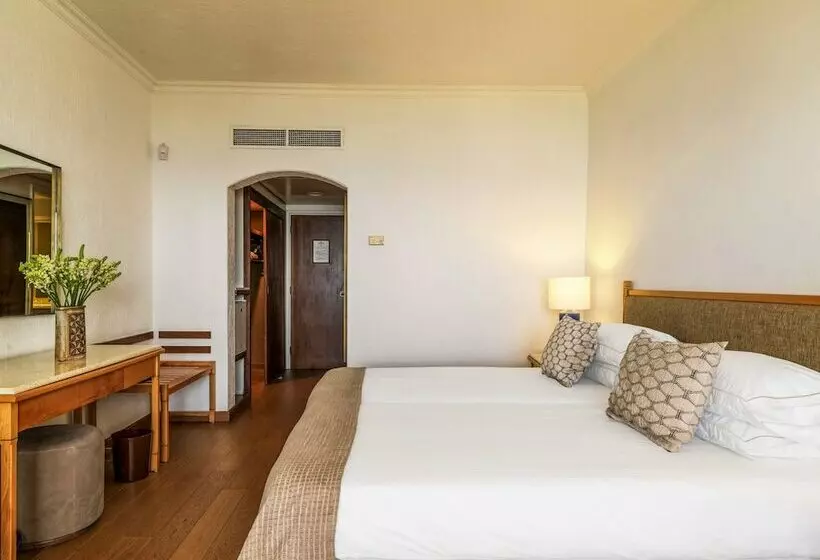 オーシャンビュースタンダードルーム, Coral Beach Hotel & Resort Cyprus