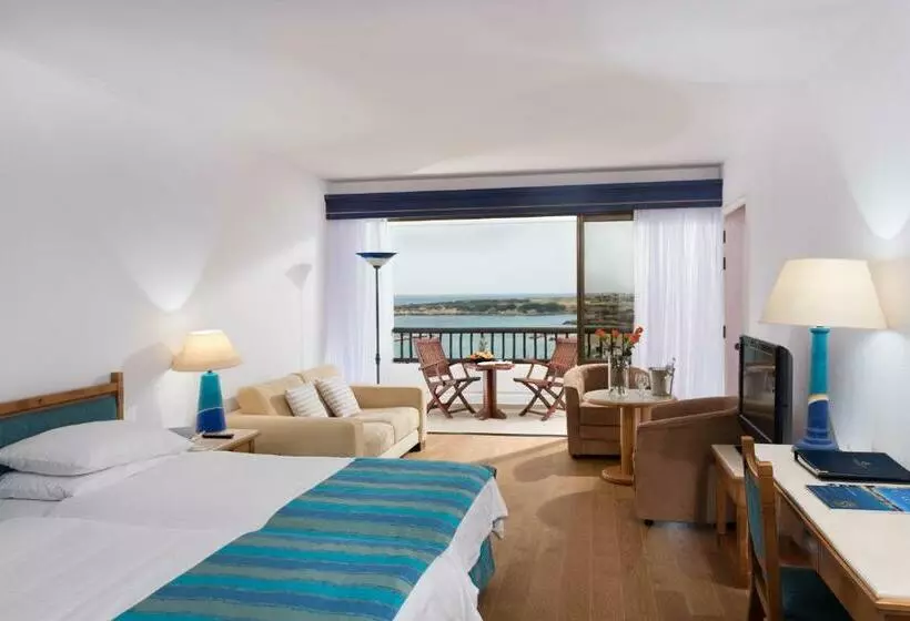 ファミリーステューディオ, Coral Beach Hotel & Resort Cyprus
