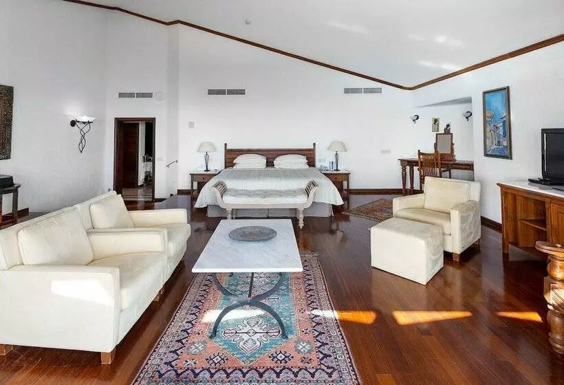 ロイヤルスイート, Coral Beach Hotel & Resort Cyprus