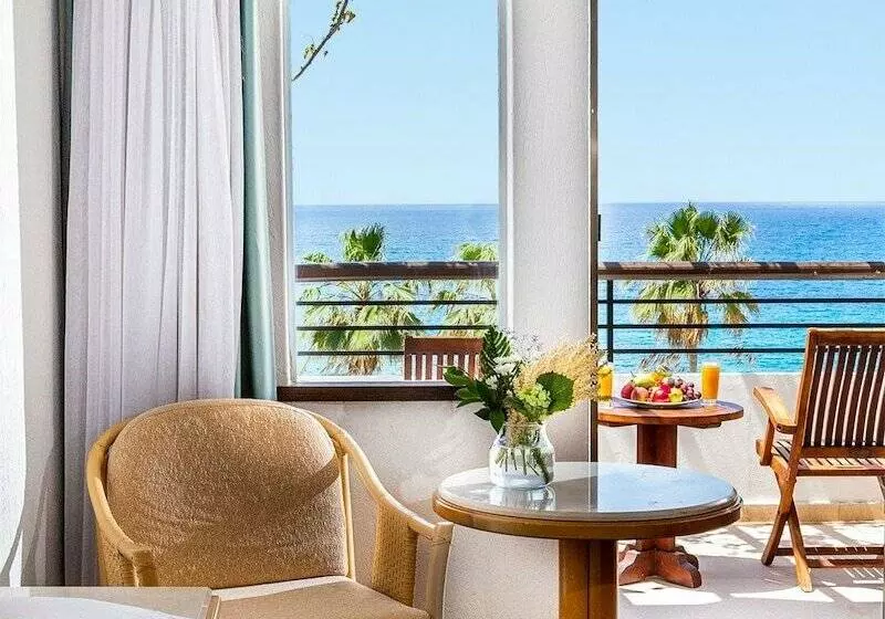 オーシャンビュースーペリアールーム, Coral Beach Hotel & Resort Cyprus