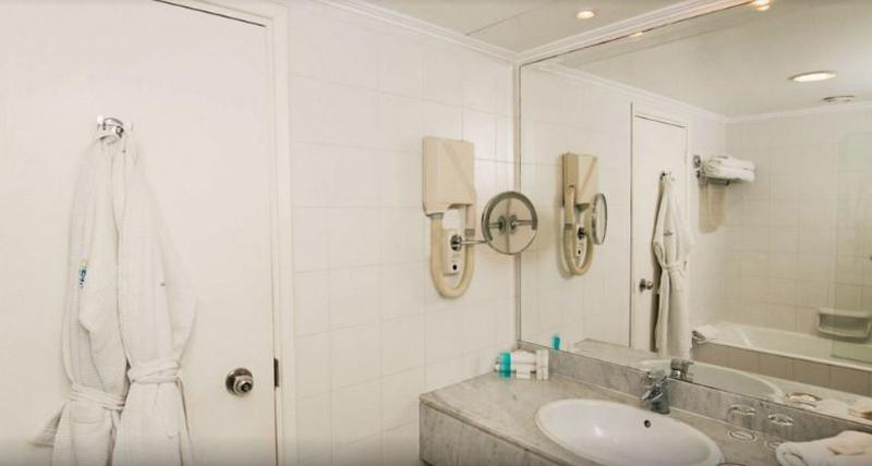 غرفة قياسية مطلّة علي البحر, Coral Beach Hotel & Resort Cyprus