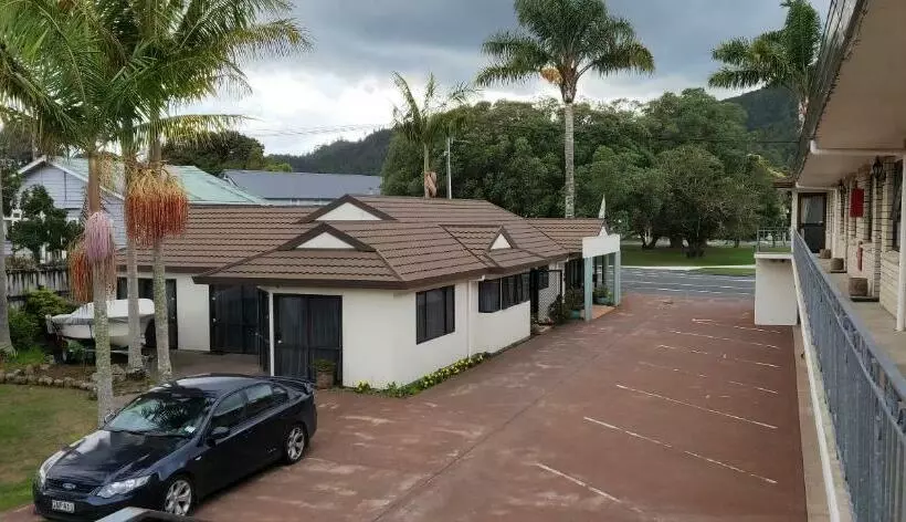 Standard-studio, Cypress Court Motel