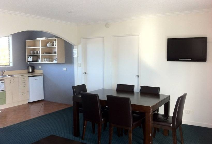 Апартаменты 2 Спальни, Hawks Inn Motel