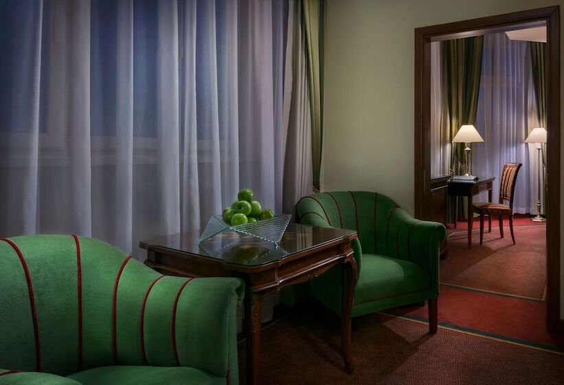 سوییت جونیور, Art Nouveau Palace