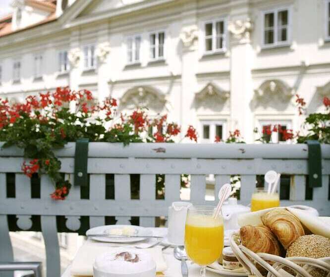 اتاق اجرایی, Art Nouveau Palace