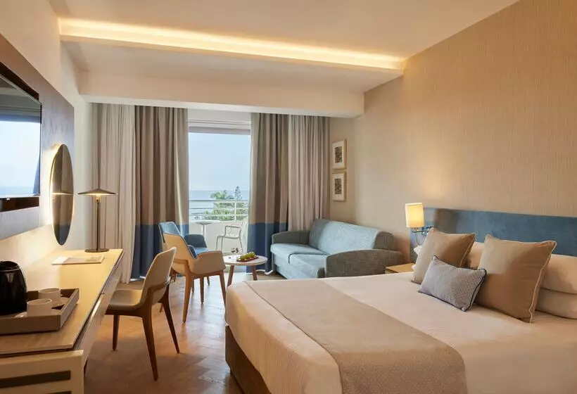 Chambre Familiale Vue Mer, Mediterranean Beach
