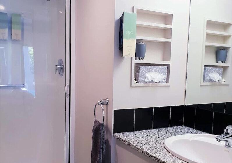 스탠다드 스튜디오, Parklane Motor Lodge