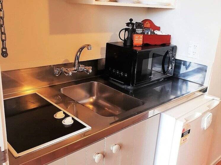 스탠다드 스튜디오, Parklane Motor Lodge