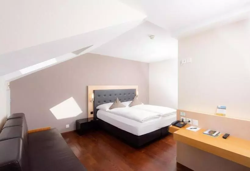 Standard Kolmen Hengen Huone Näkymä, Uto Kulm Car Free Hideaway In Zurich
