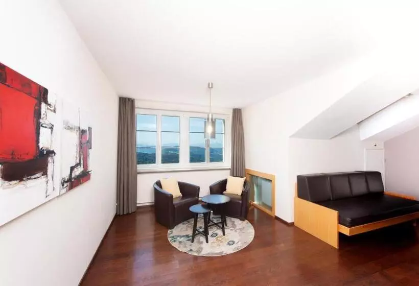 Standard Kolmen Hengen Huone Näkymä, Uto Kulm Car Free Hideaway In Zurich