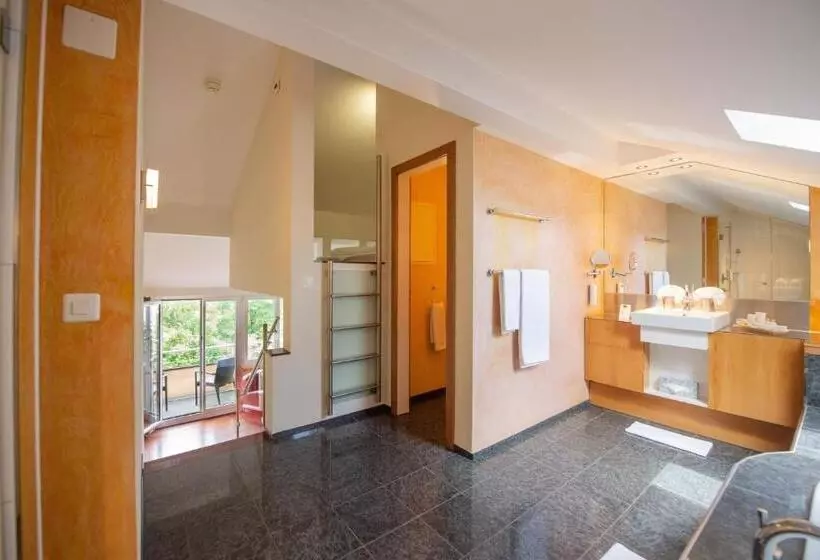 Perhesviitti, Uto Kulm Car Free Hideaway In Zurich
