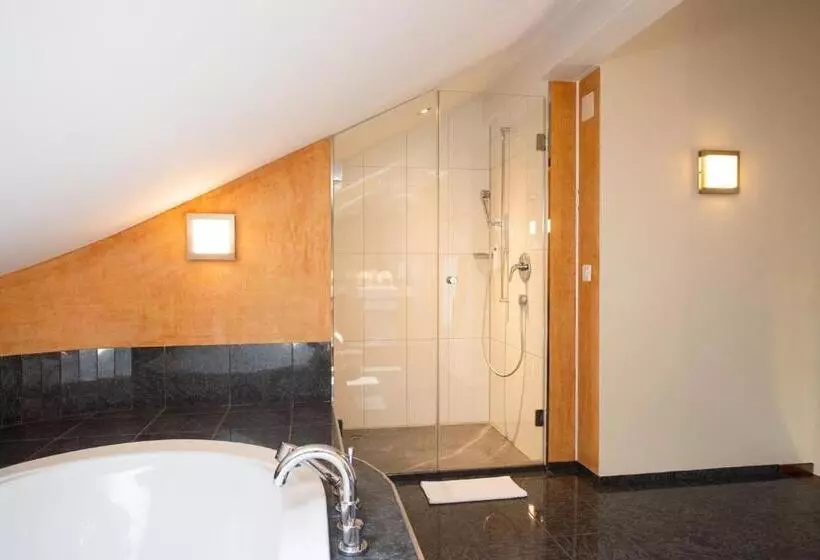 Perhesviitti, Uto Kulm Car Free Hideaway In Zurich