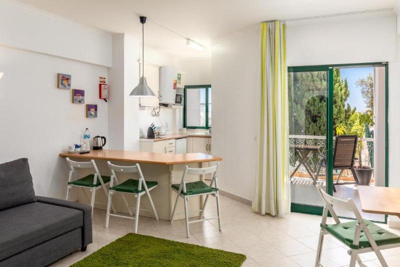 غرفة كلاسيكية ثلاثية, Apple Inn