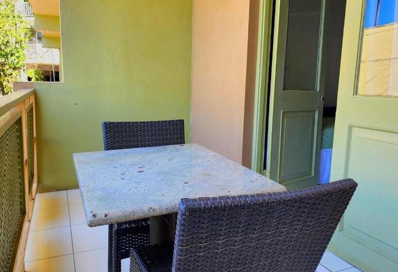 اتاق لوکس با بالکن, Caribic House