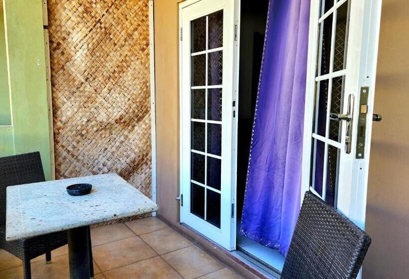 اتاق لوکس, Caribic House