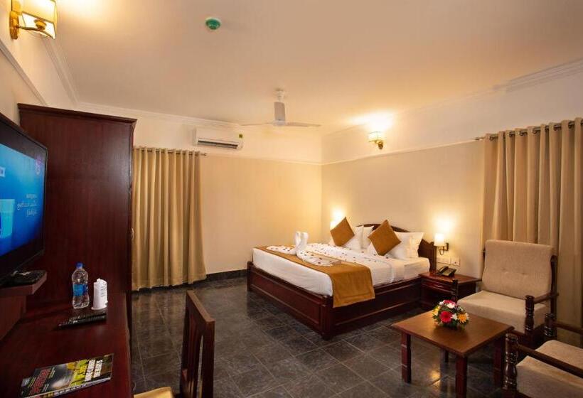 디럭스 룸 킹사이즈 침대, Keerthi