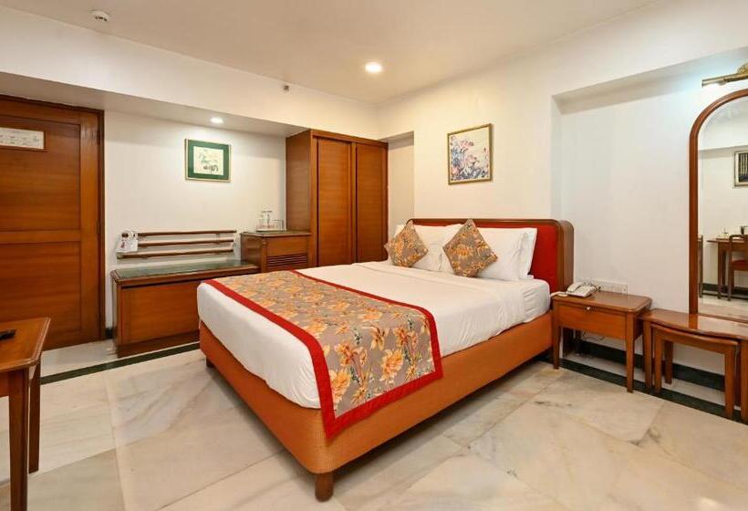 غرفة تنفيذية, Parle International