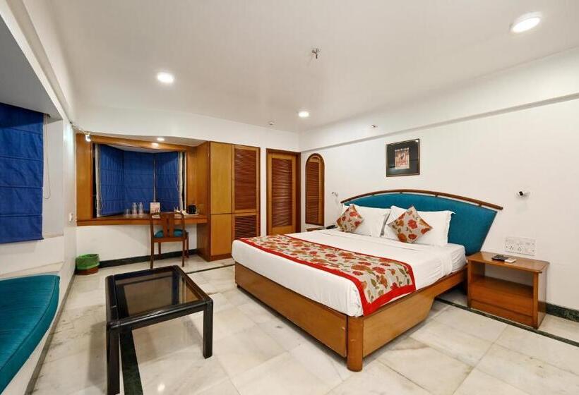 غرفة كلوب, Parle International