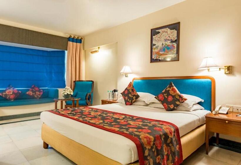 غرفة كلوب, Parle International