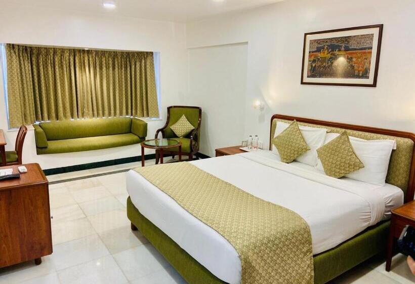 غرفة كلوب, Parle International