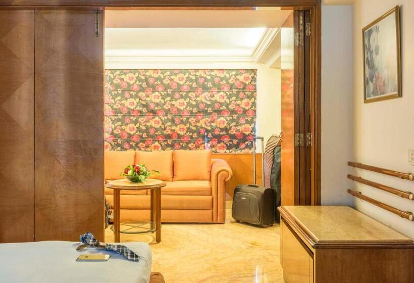 جناح, Parle International