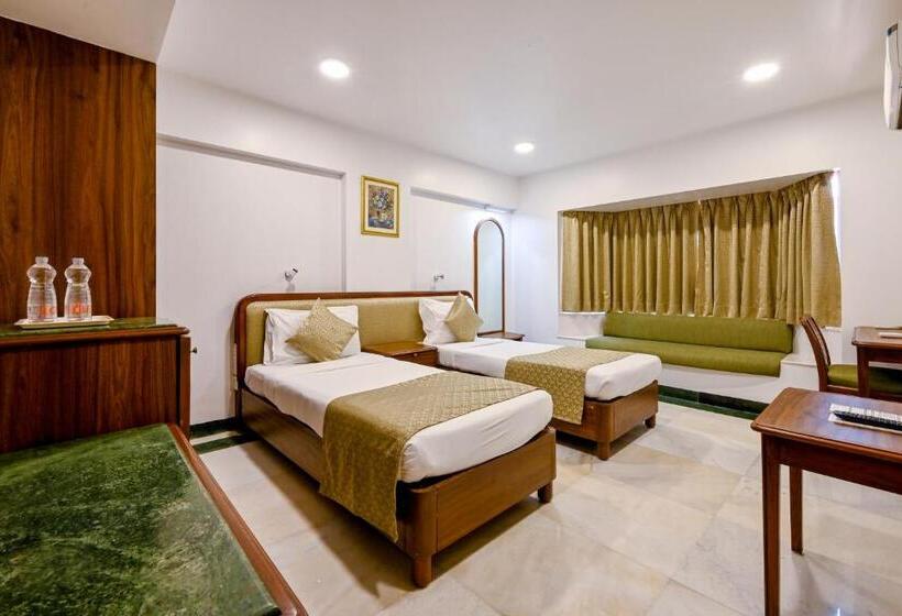 غرفة تنفيذية, Parle International