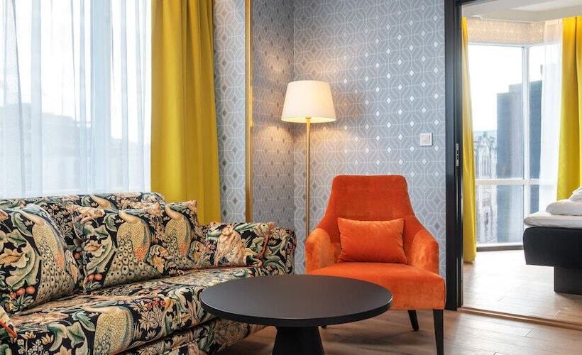 سوییت جونیور, Thon Hotel Cecil