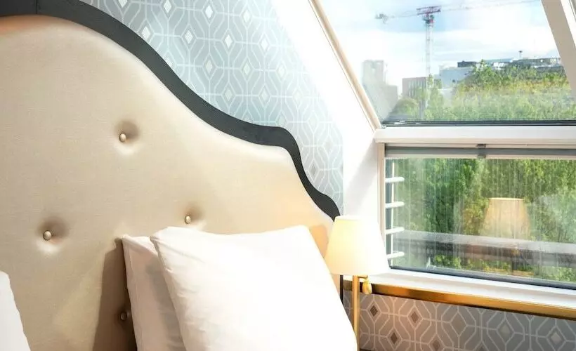 سوییت جونیور, Thon Hotel Cecil