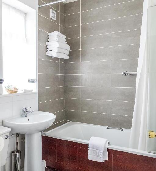 חדר סטנדרט יחיד, Uppercross House